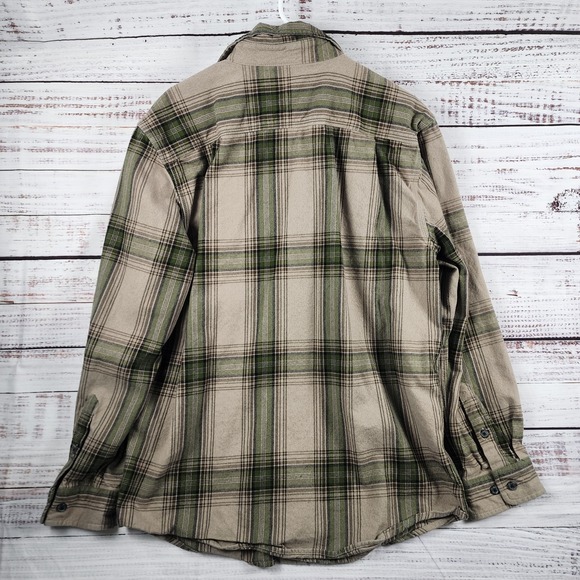 Carhartt Heavyweight Flannel Mens M Green Loose Fit Plaid Button Work 105947 GD3 - Picture 2 of 8